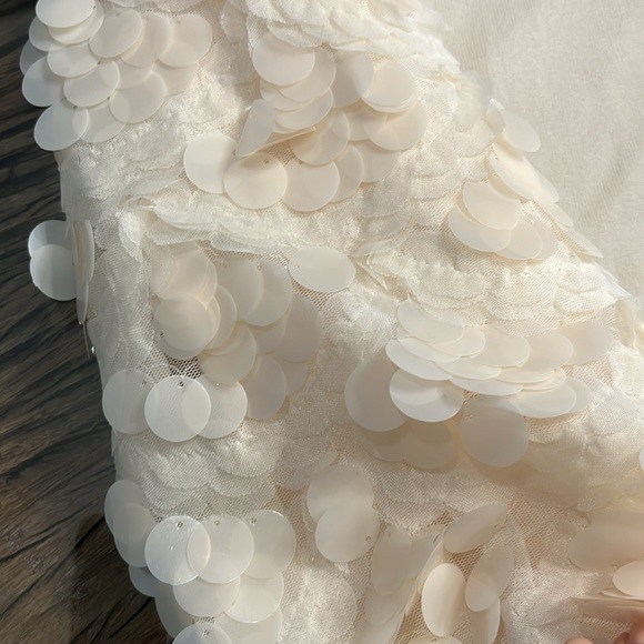 NWOT cream beautiful top - Picture 3 of 5